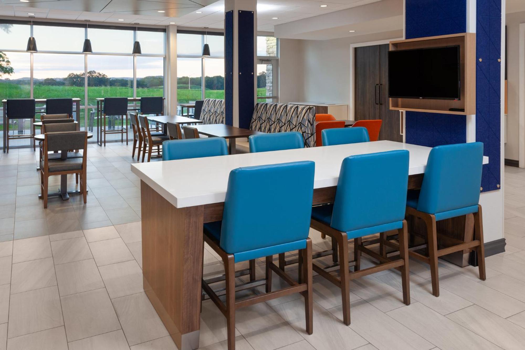 Express & - Dells Area By Ihg Reedsburg