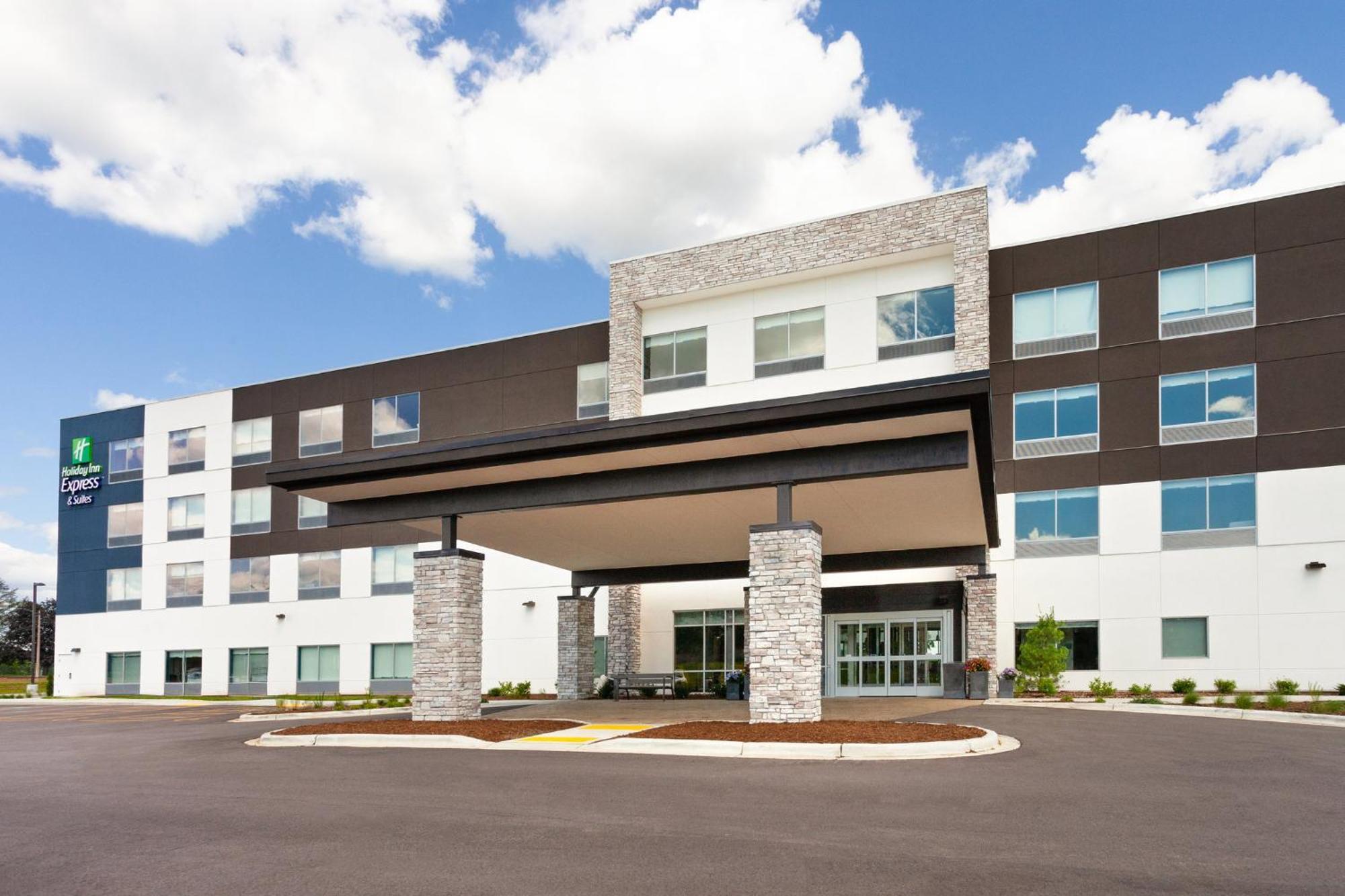 Express & - Dells Area By Ihg Hotel 3*