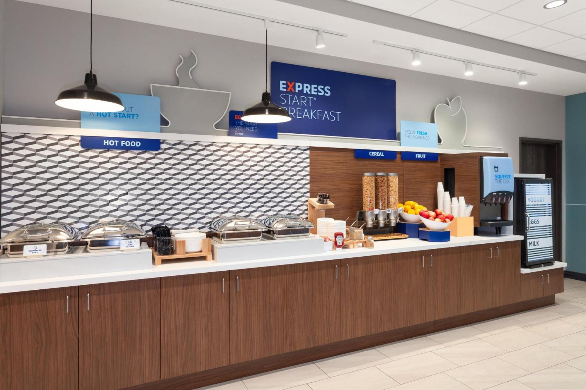 Hotel Express & - Dells Area By Ihg 3*