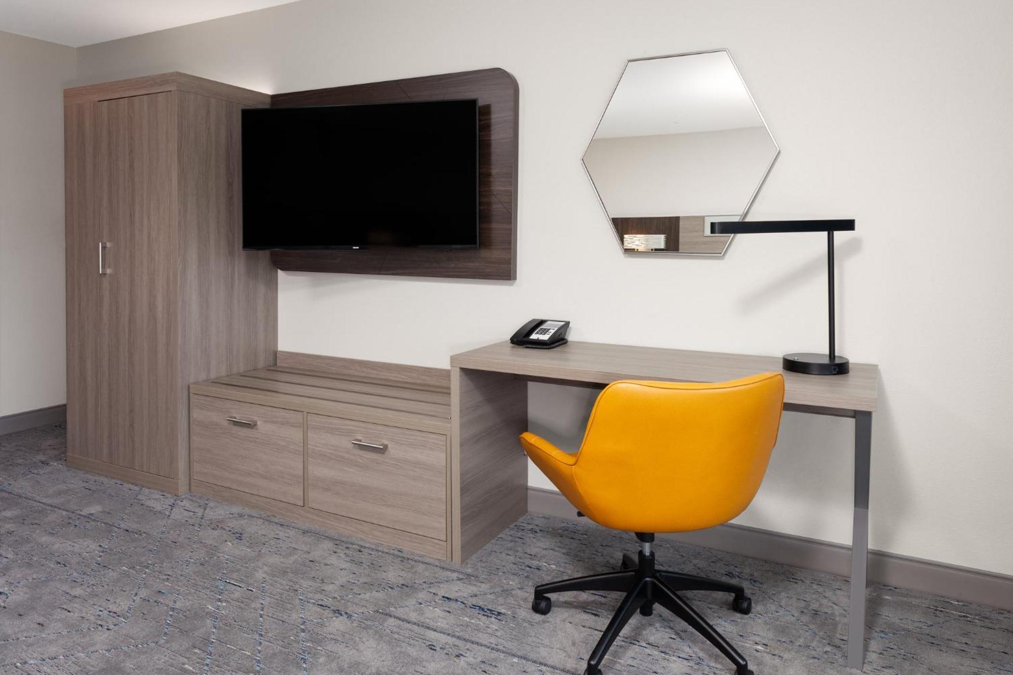 Express & - Dells Area By Ihg Hotel
