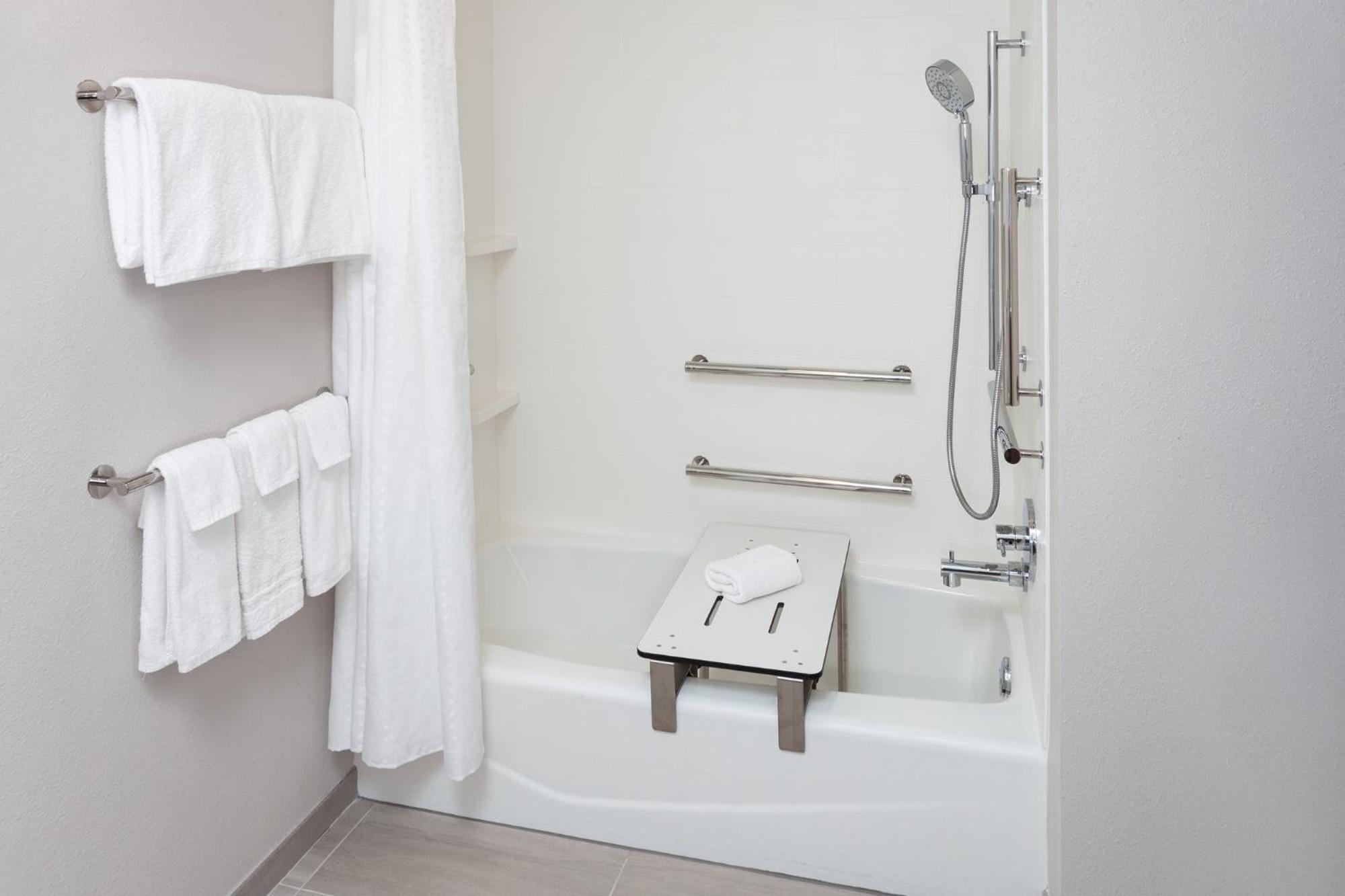 Express & - Dells Area By Ihg Hotel 3*